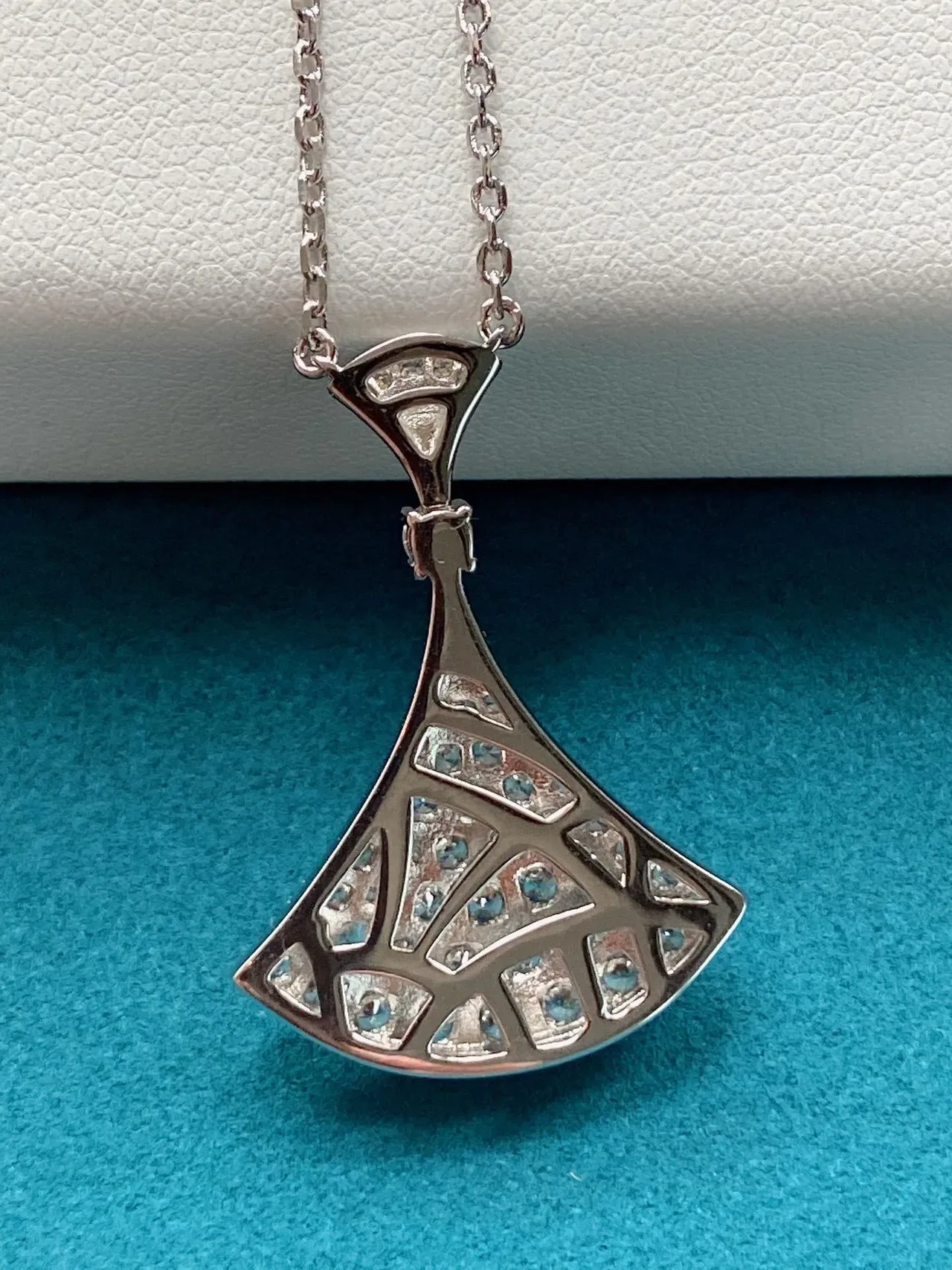 Bvlgari Diva's Dream Fan-Shaped Pavé Diamond Necklace 3