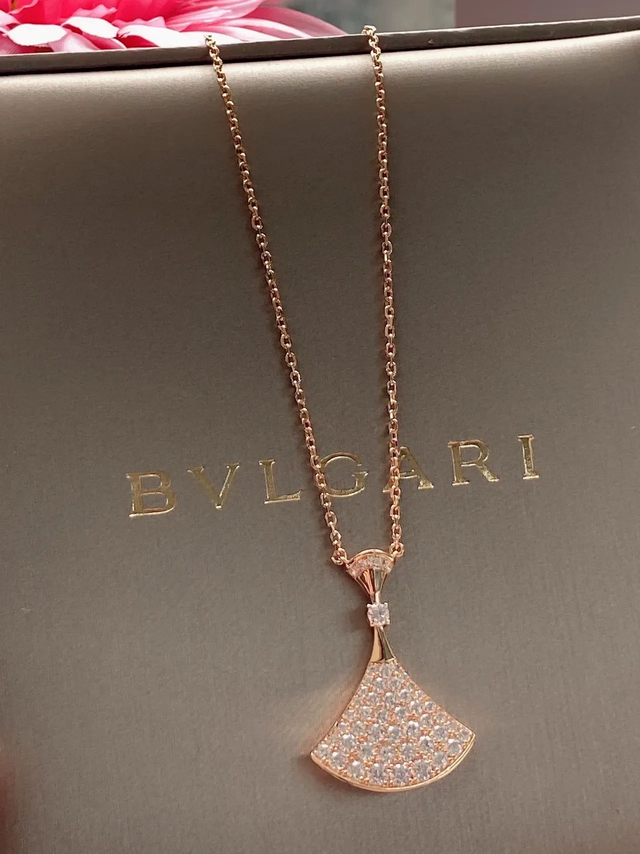 Bvlgari Diva's Dream Fan-Shaped Pavé Diamond Necklace 5