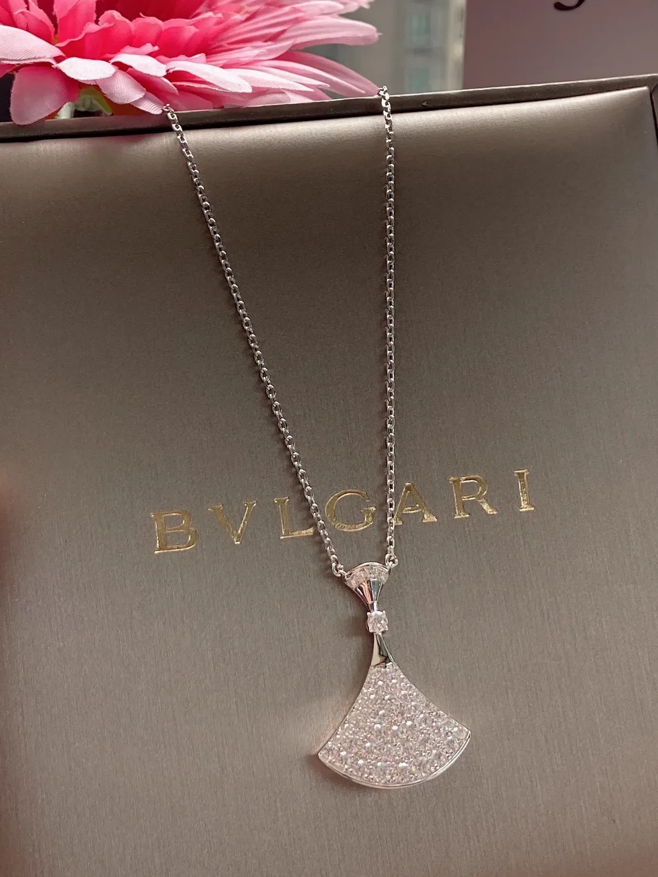 Bvlgari Diva's Dream Fan-Shaped Pavé Diamond Necklace 6