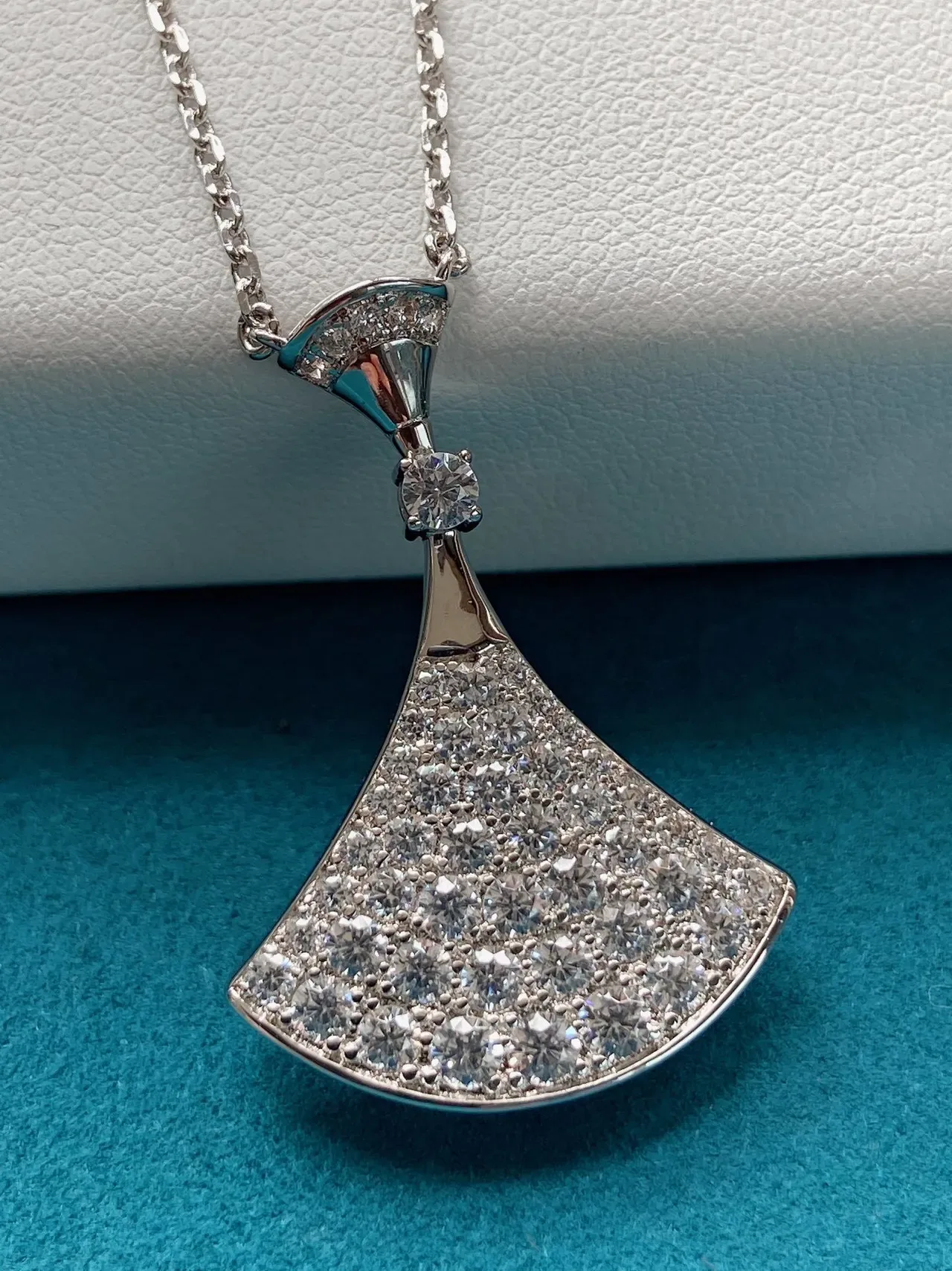 Bvlgari Diva's Dream Fan-Shaped Pavé Diamond Necklace 7