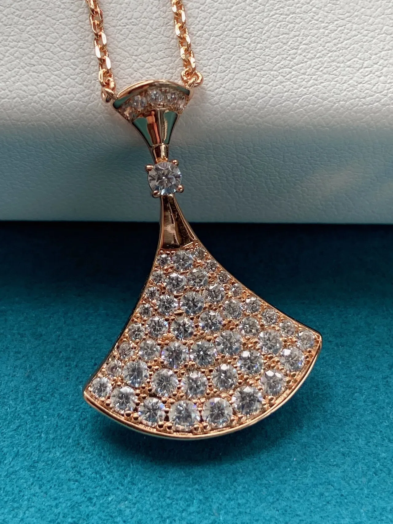 Bvlgari Diva's Dream Fan-Shaped Pavé Diamond Necklace 8
