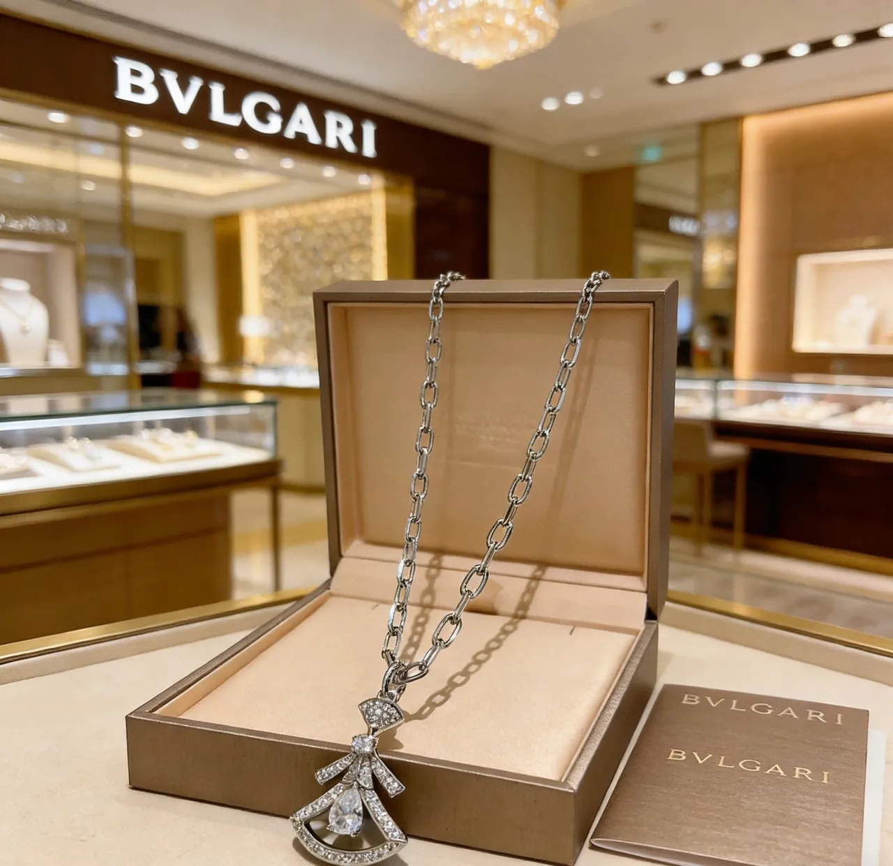 Bvlgari Divas’ Dream Nœud Motif Pendentif Diamant Colgante 4
