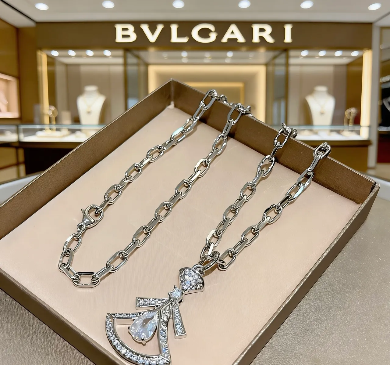 Bvlgari Divas’ Dream Nœud Motif Pendentif Diamant Colgante 9