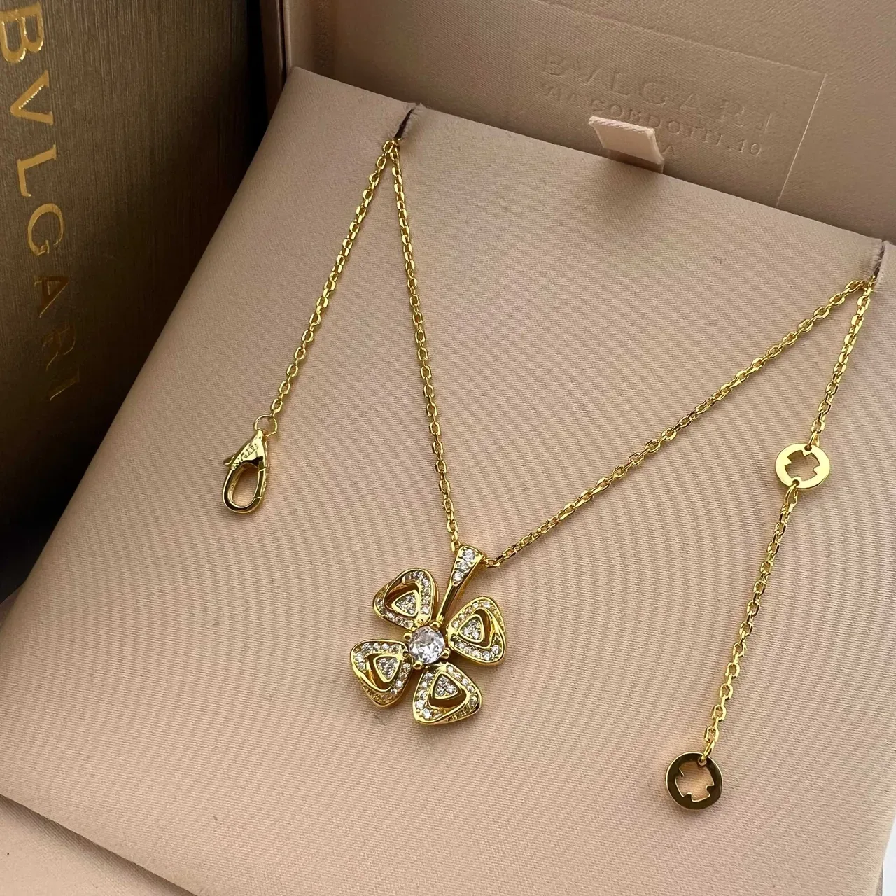 Bvlgari Fiorever Gold Silver Four-Petal Clover Pendant Pavé-Set Stones Necklace 2