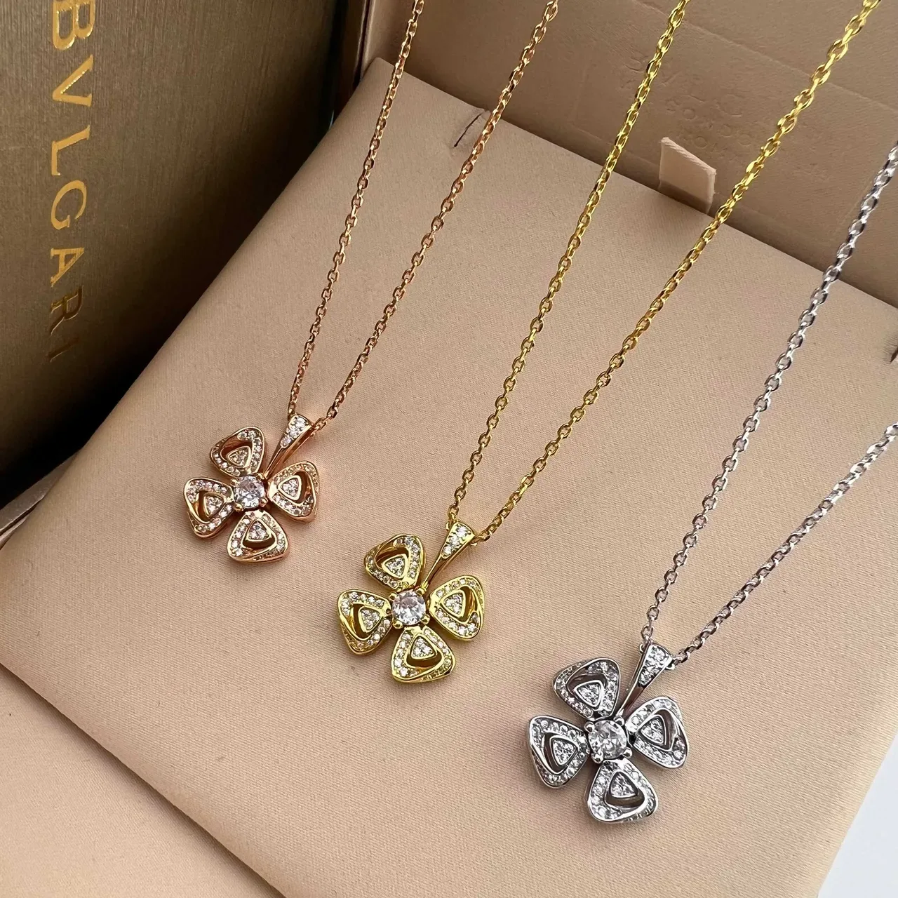 Bvlgari Fiorever Gold Silver Four-Petal Clover Pendant Pavé-Set Stones Necklace 5
