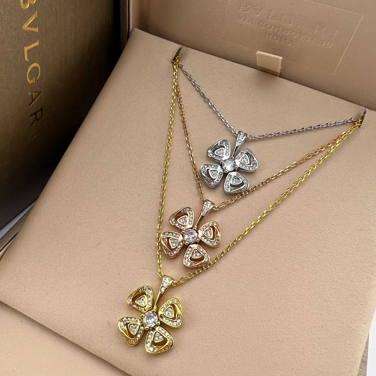 Bvlgari Fiorever Gold Silver Four-Petal Clover Pendant Pavé-Set Stones Necklace 6