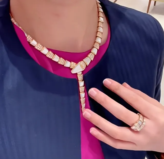 Bvlgari Or Blanc Maillons Articulés Segmentés Incrustation Nacre Collier 9