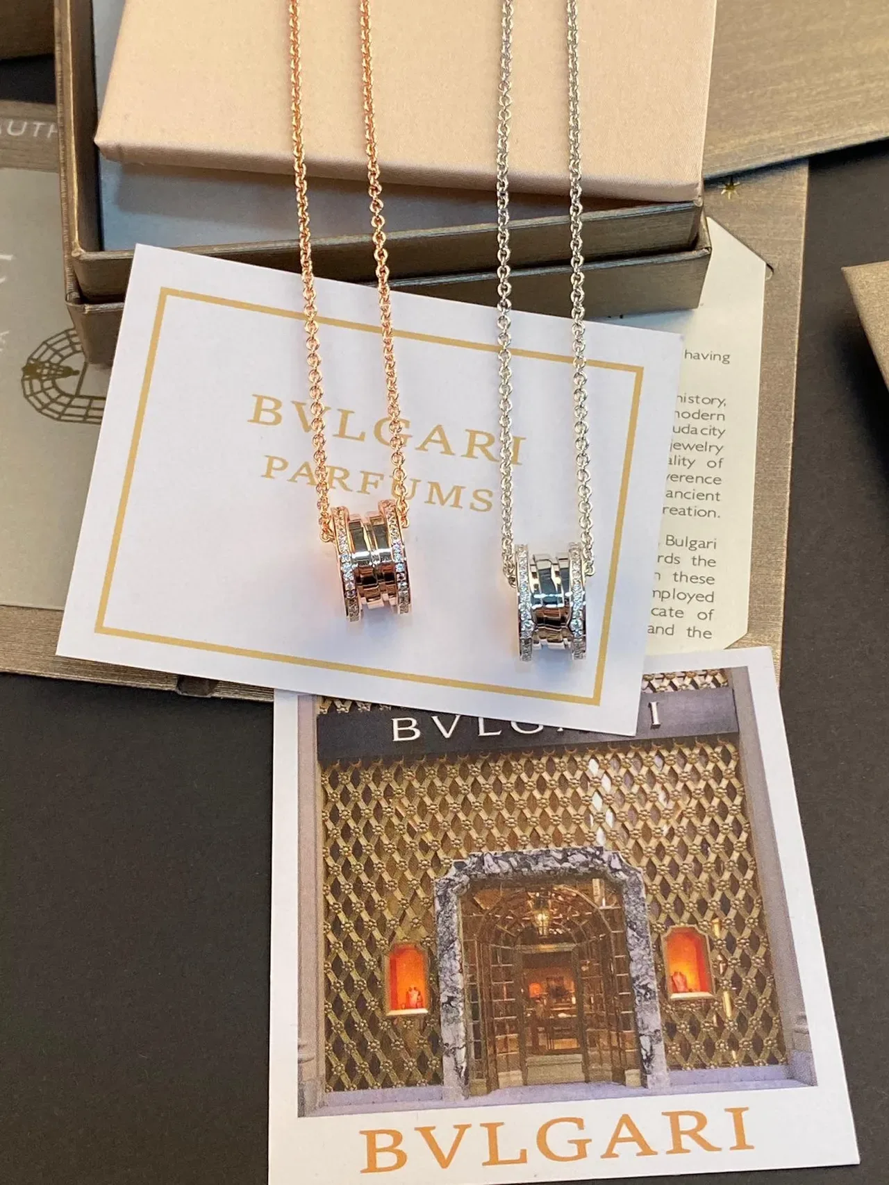 Bvlgari Colar Pendente Corrente de Ouro Rosa Branca Cilíndrica Multi-Banda 6
