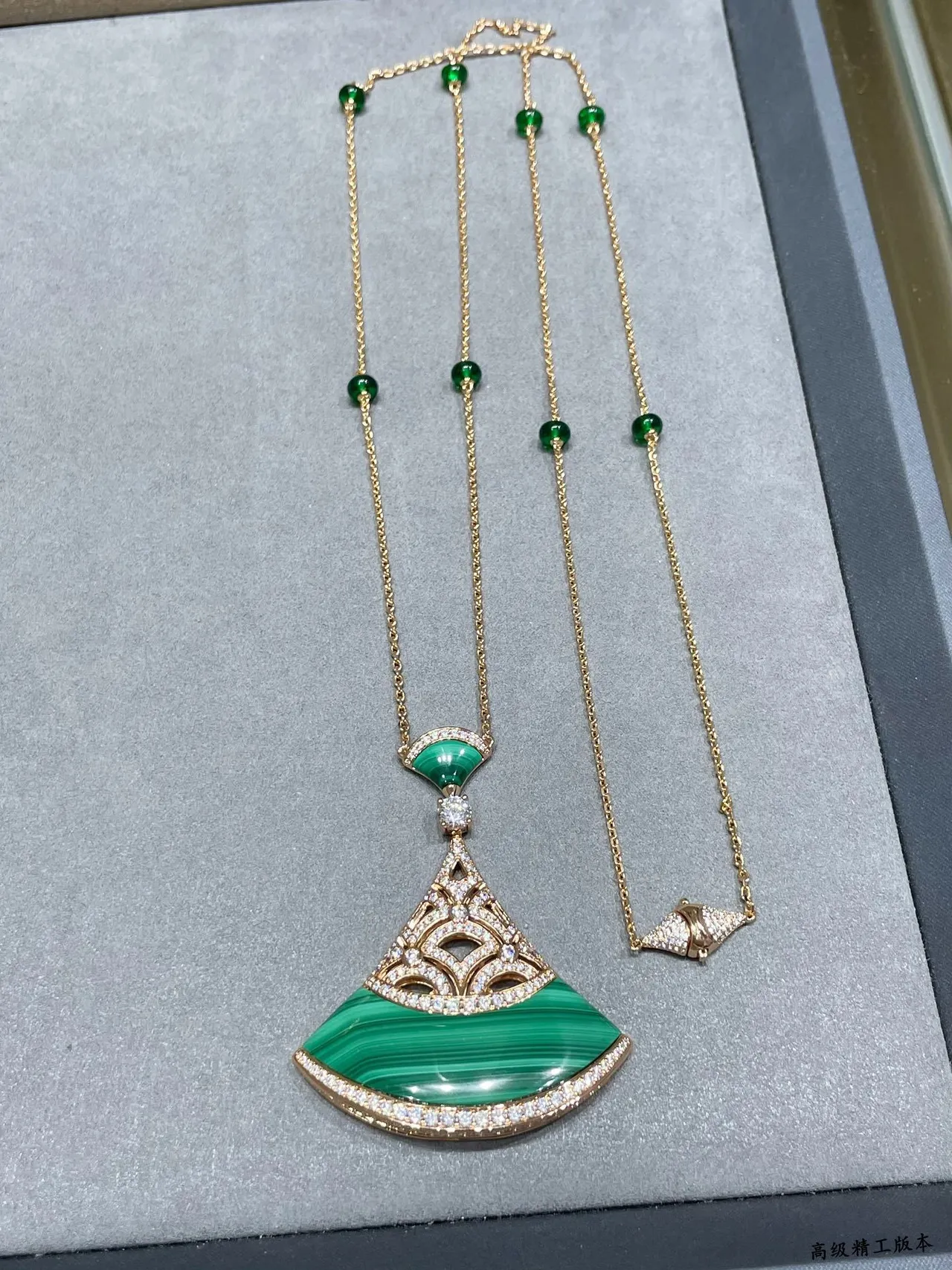 Bvlgari Collier en or vert en forme d'éventail avec incrustation de malachite 2