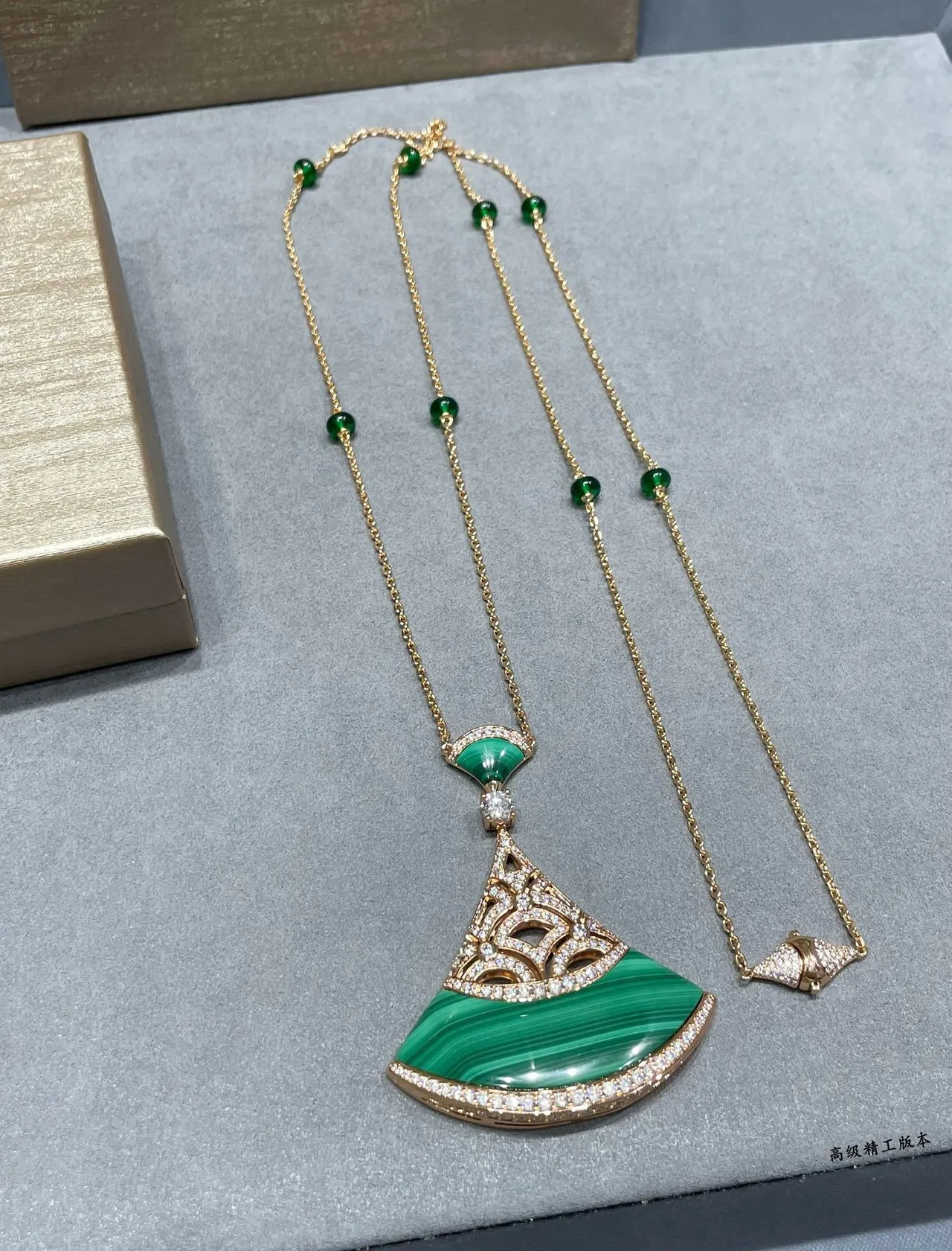 Bvlgari Collier en or vert en forme d'éventail avec incrustation de malachite 5