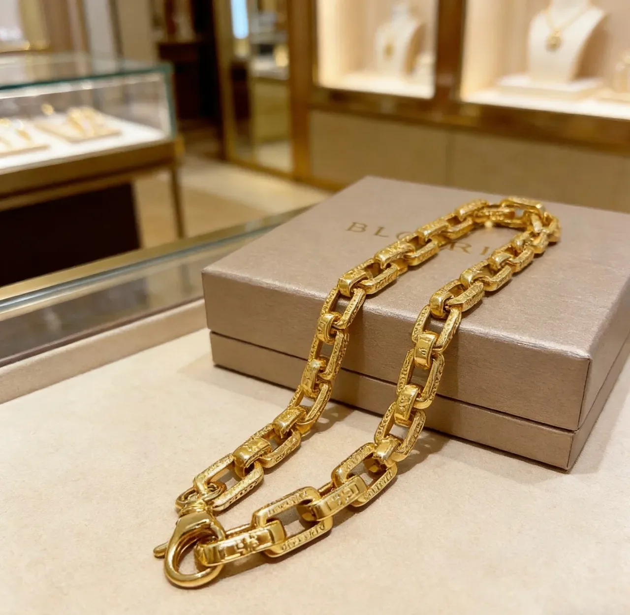 Bvlgari Iconic Link Bracelet Chaîne Or Gravé 6