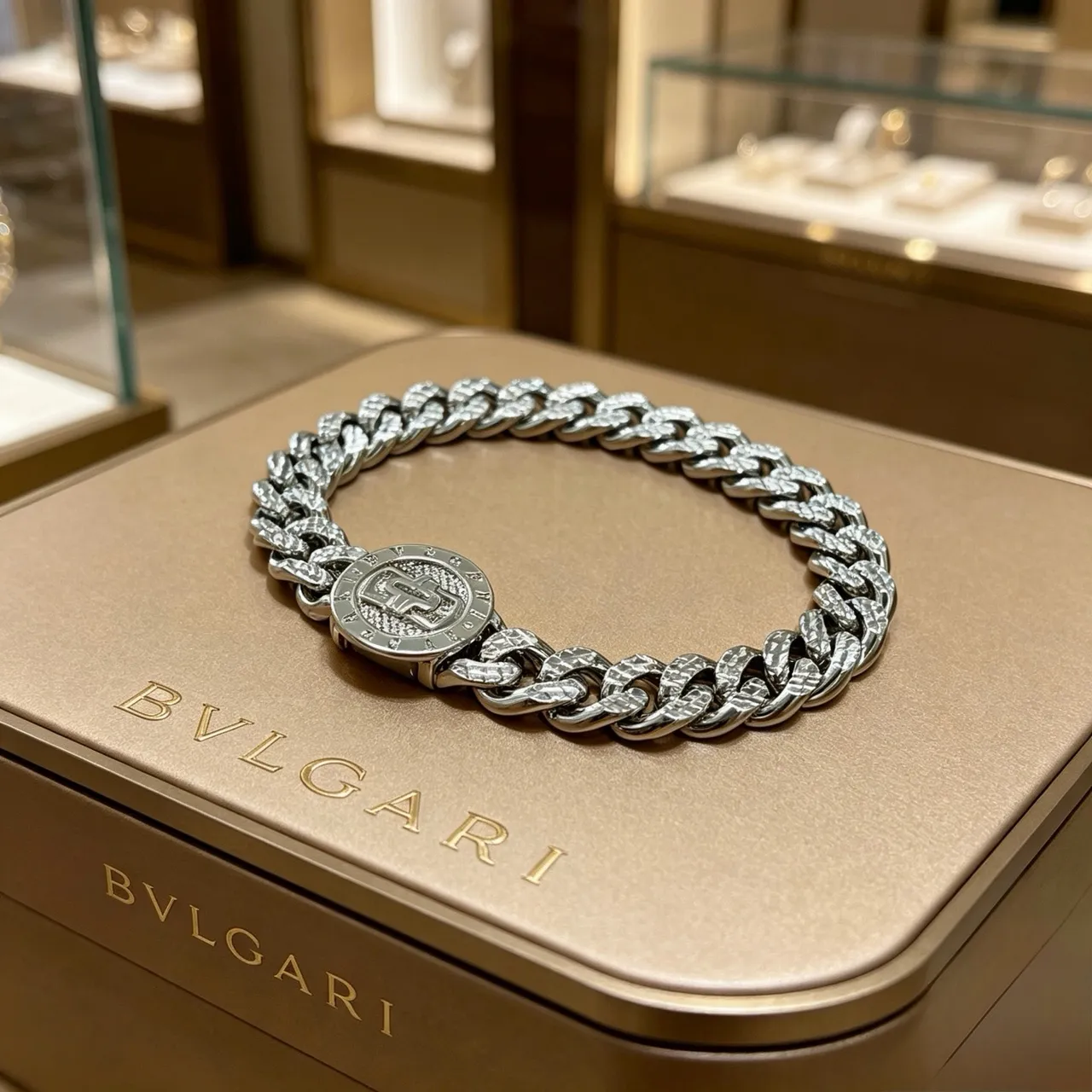 Bvlgari Iconica Argent gros Curb-Link Faceted Diamond-Cut Finish bracelet 2