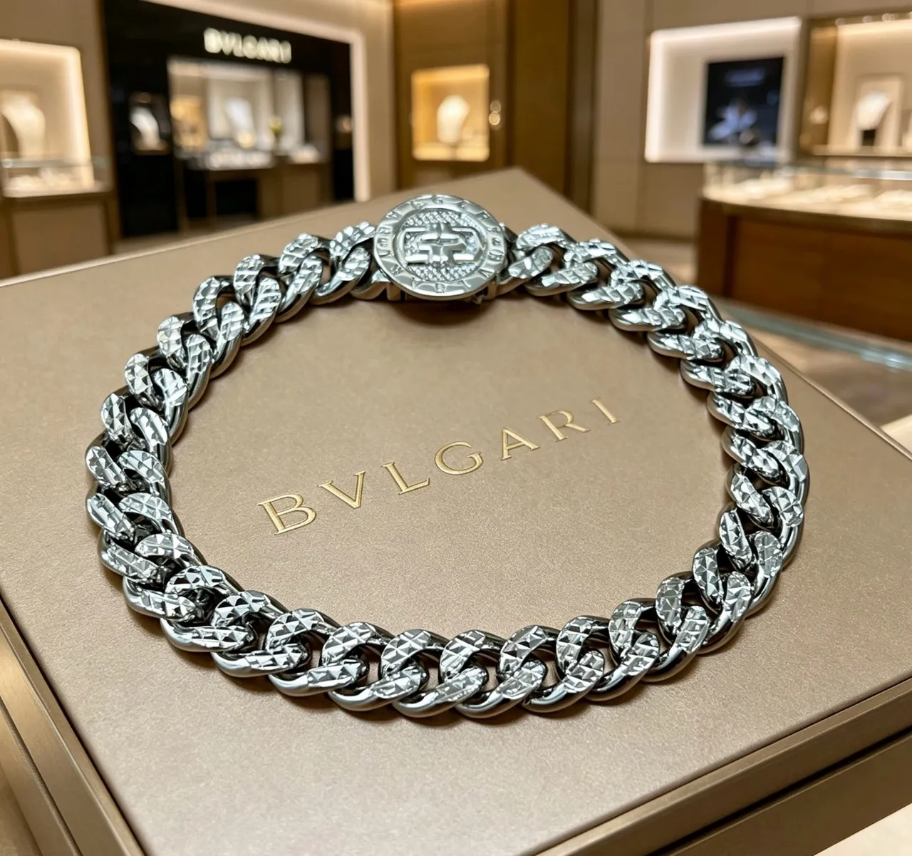 Bvlgari Iconica Argent gros Curb-Link Faceted Diamond-Cut Finish bracelet 4
