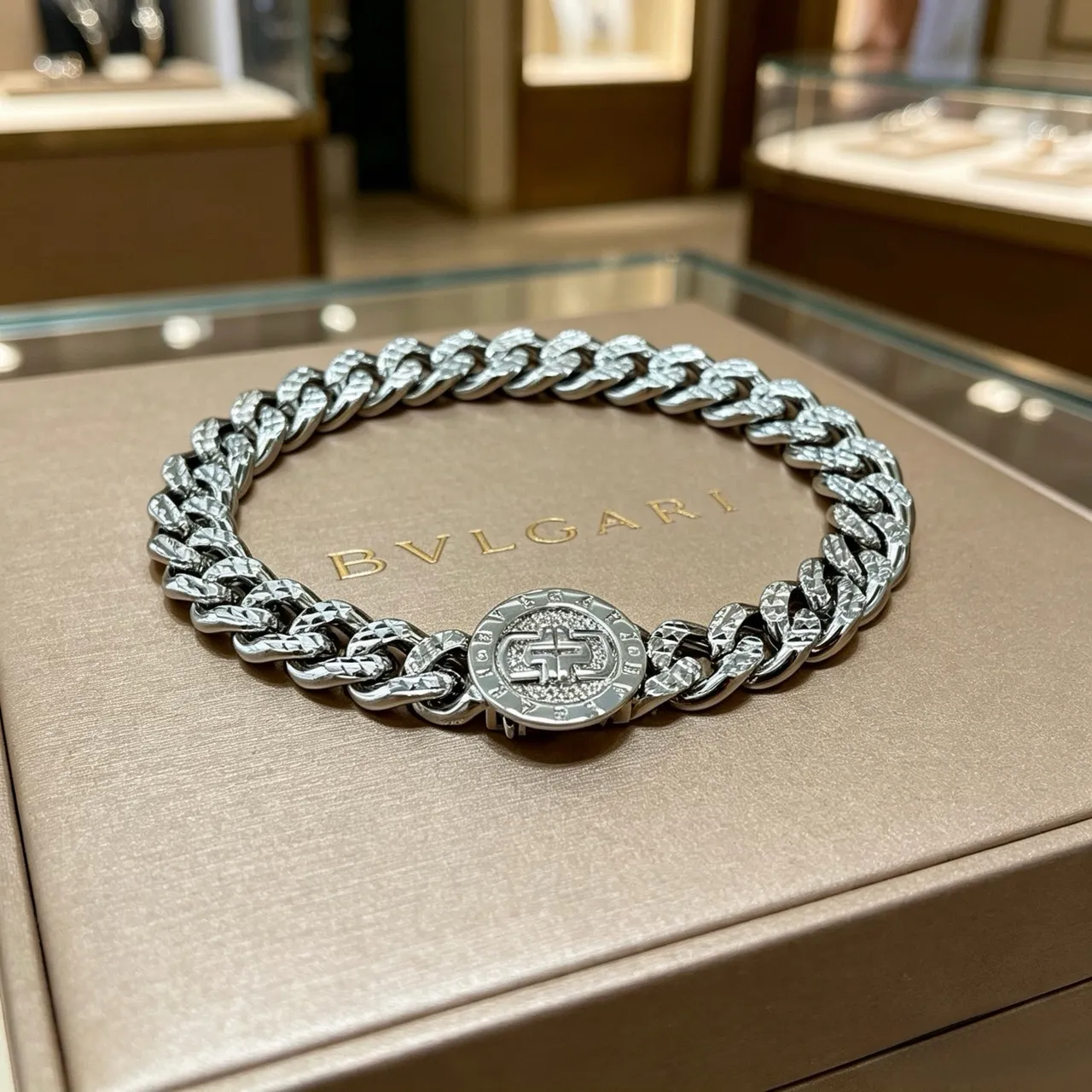 Bvlgari Iconica Argent gros Curb-Link Faceted Diamond-Cut Finish bracelet 5