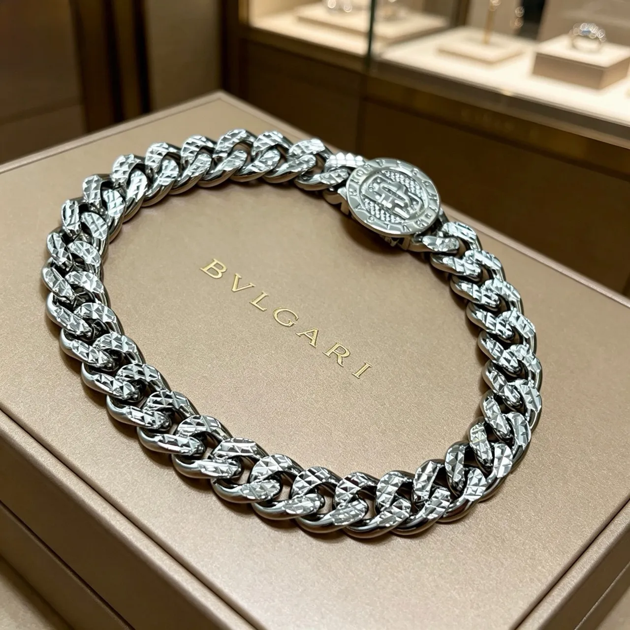 Bvlgari Iconica Argent gros Curb-Link Faceted Diamond-Cut Finish bracelet 9