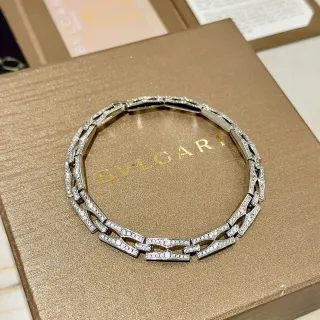 Bvlgari इंटरलॉकिंग जियोमेट्रिक Pavé ब्रेसलेट
