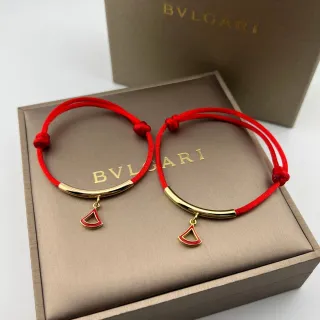 Bvlgari Oro Rojo Cordón de Seda Barra Curva Pulsera