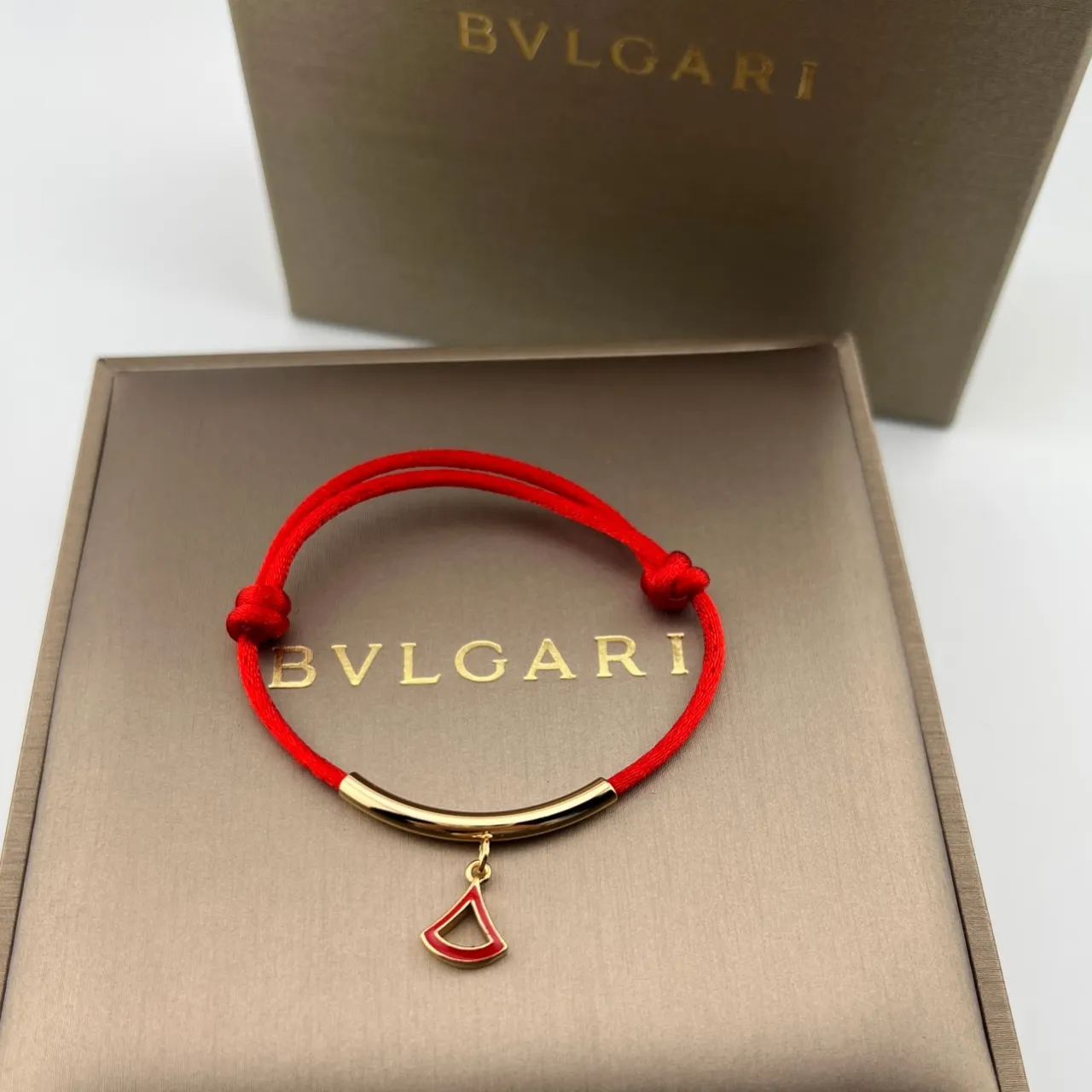 Bvlgari Ouro Vermelho Cordão de Seda Barra Curva Pulseira 6
