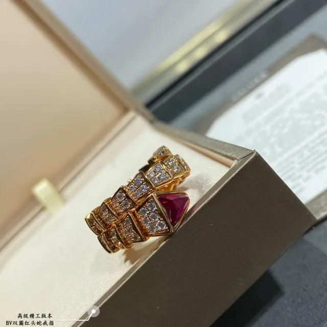 Bvlgari Serpenti Bague or rose motif serpent enroulé Pavé de diamants bandes 7