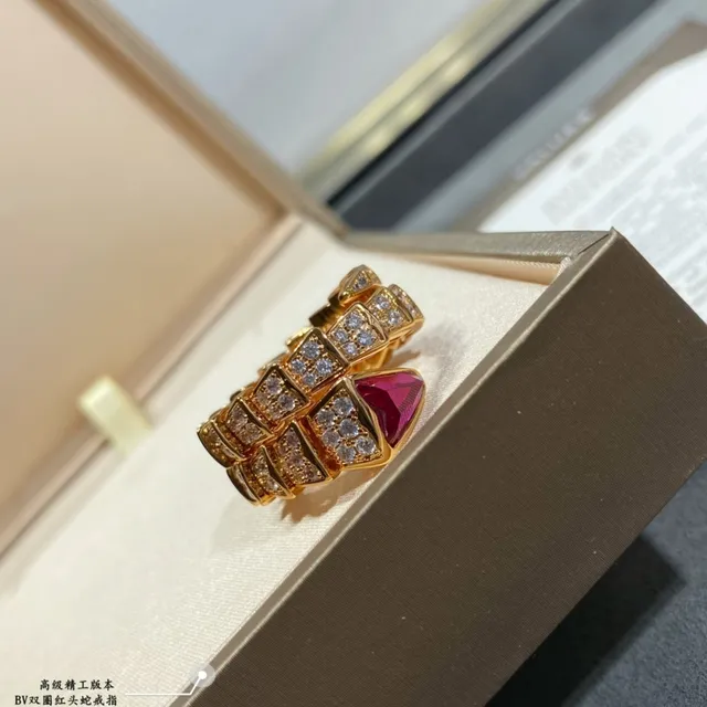 Bvlgari Serpenti Bague or rose motif serpent enroulé Pavé de diamants bandes 9