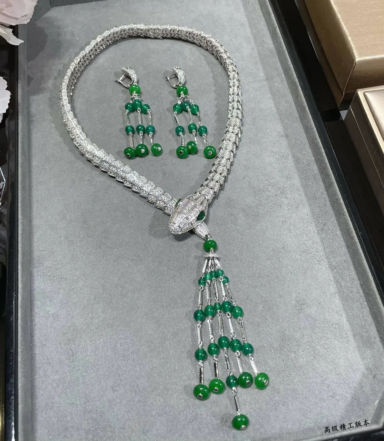 Bvlgari Serpenti Alta Joias Diamantes e Esmeraldas Colar com Tassel 6