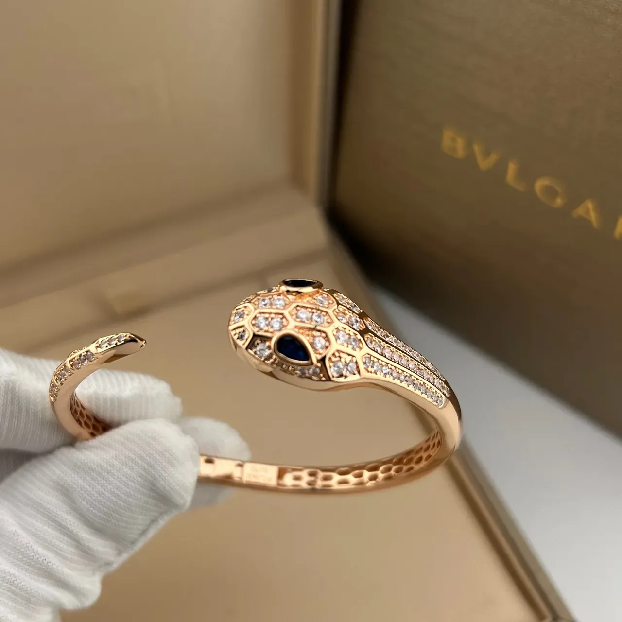Bracelet Bvlgari Serpenti Tête de Serpent Pavé Diamants Or Rose 2