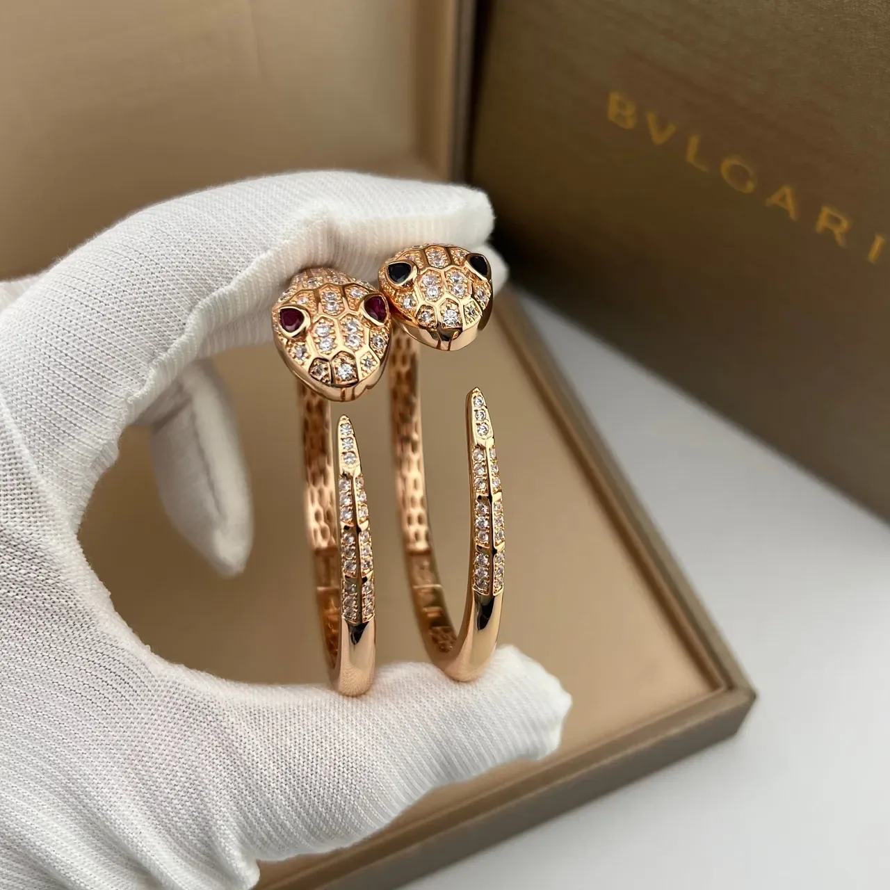 Bracelet Bvlgari Serpenti Tête de Serpent Pavé Diamants Or Rose 3