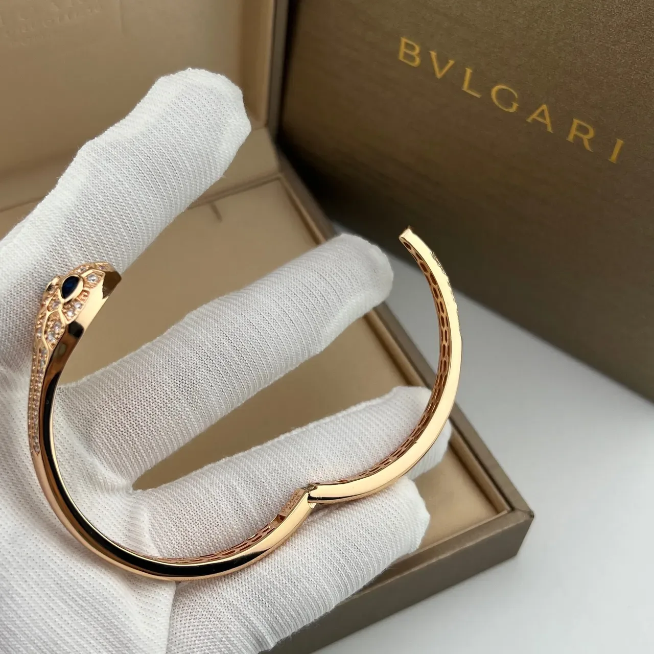 Bracelet Bvlgari Serpenti Tête de Serpent Pavé Diamants Or Rose 4