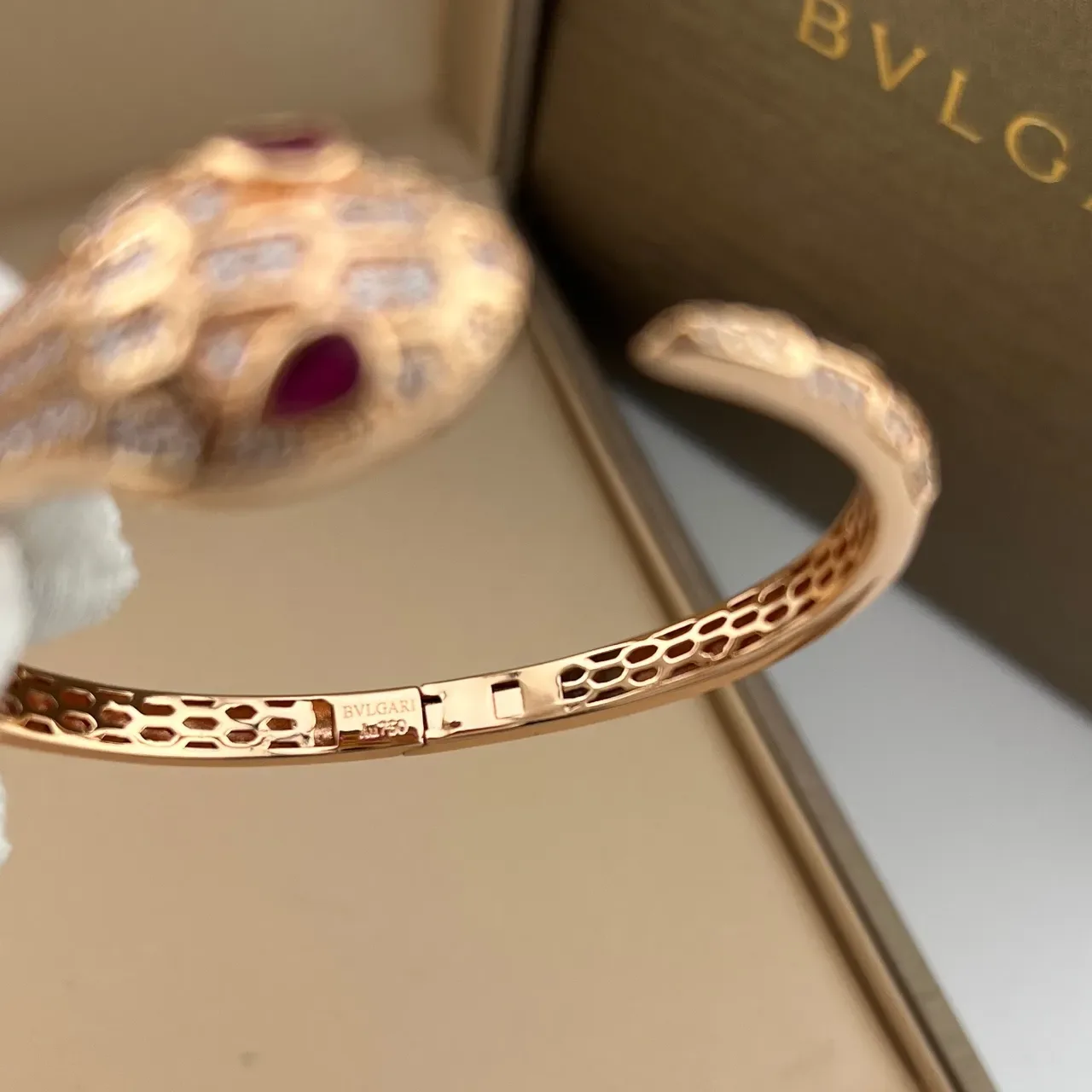 Bracelet Bvlgari Serpenti Tête de Serpent Pavé Diamants Or Rose 6