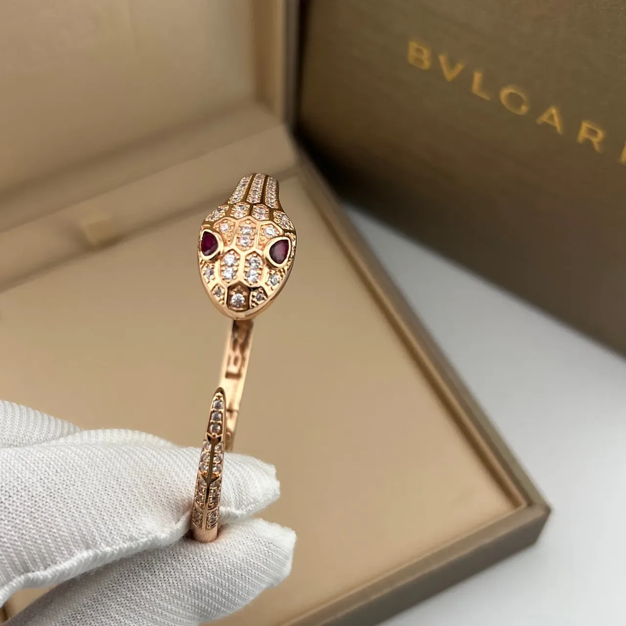 Bracelet Bvlgari Serpenti Tête de Serpent Pavé Diamants Or Rose 7