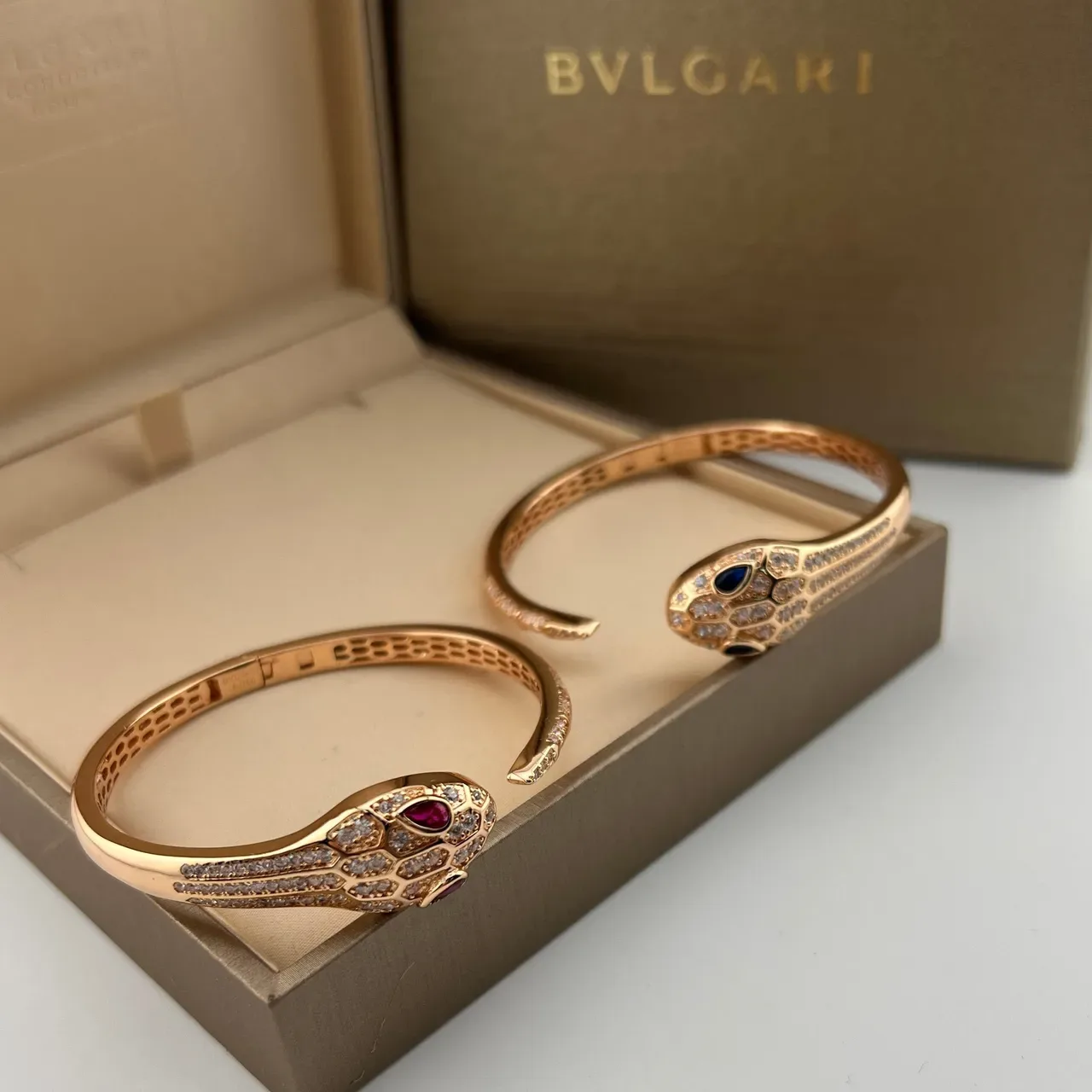 Bracelet Bvlgari Serpenti Tête de Serpent Pavé Diamants Or Rose 8
