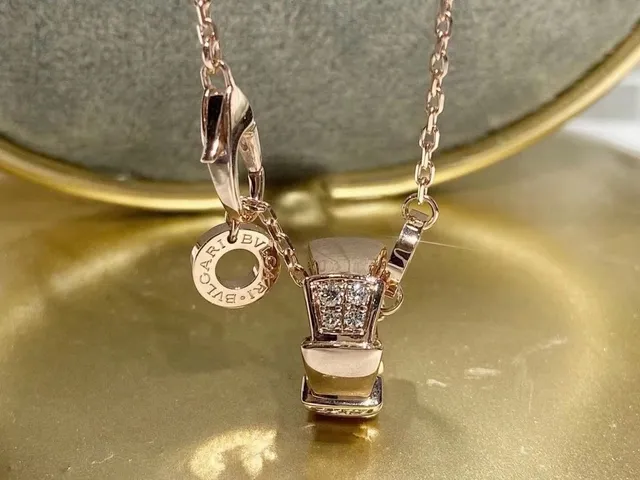 Bvlgari Serpenti স্ট্যাকড এনামেল এবং ডায়মন্ড পেন্ডেন্ট নেকলেস 4