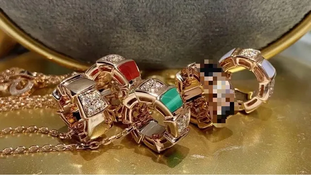 Bvlgari Serpenti স্ট্যাকড এনামেল এবং ডায়মন্ড পেন্ডেন্ট নেকলেস 9