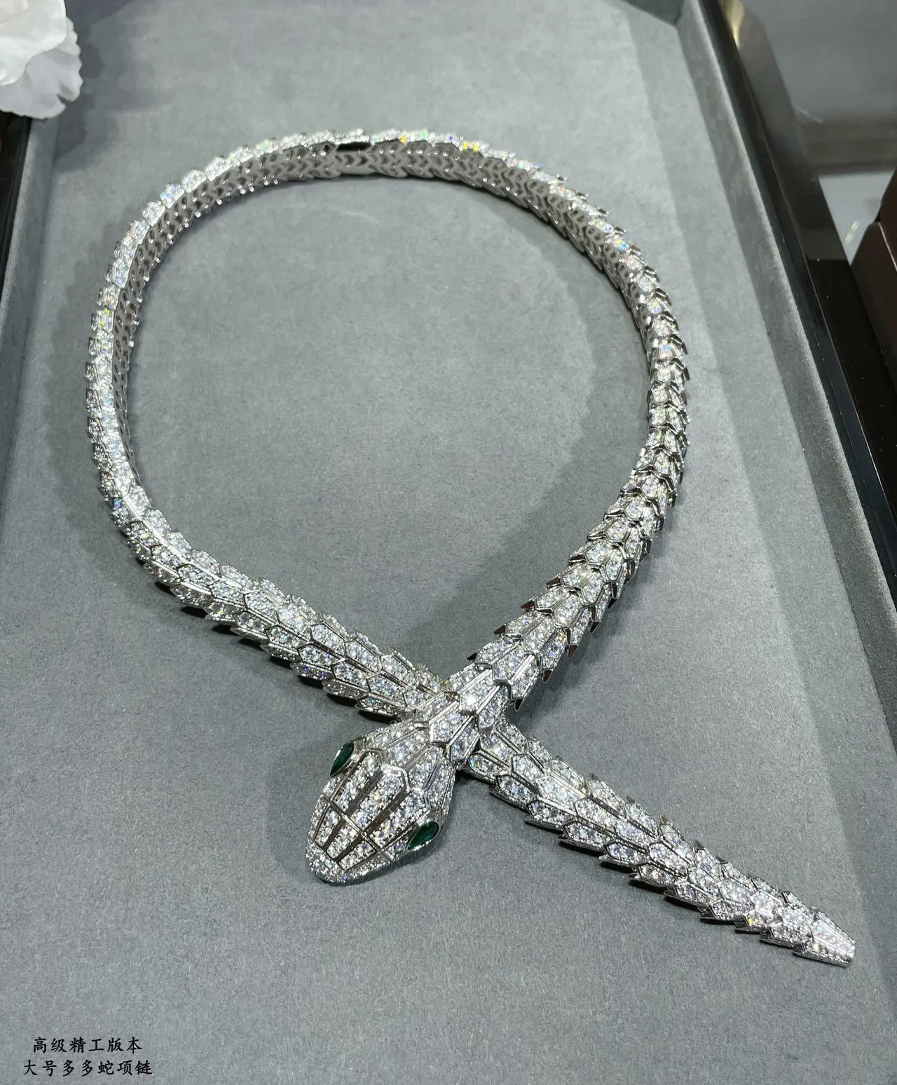 Bvlgari collier motif serpent argent et vert Pavé-Set diamants 7