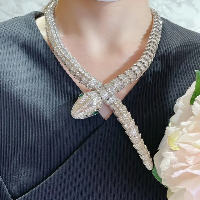 Bvlgari collier motif serpent argent et vert Pavé-Set diamants 8