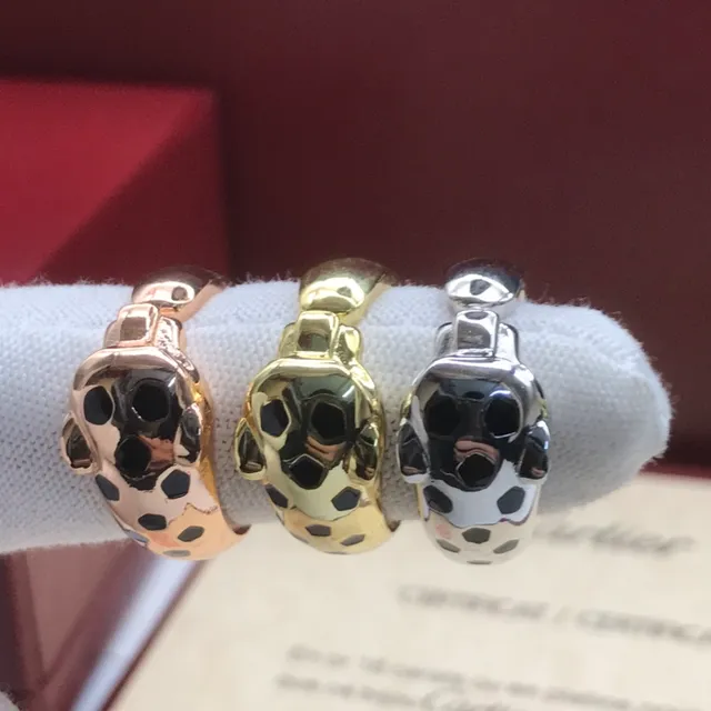 Cartier Bague à bande ouverte avec motif de tête de panthère noire en or 2
