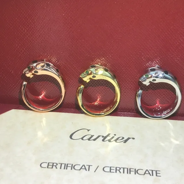 Cartier Bague à bande ouverte avec motif de tête de panthère noire en or 3