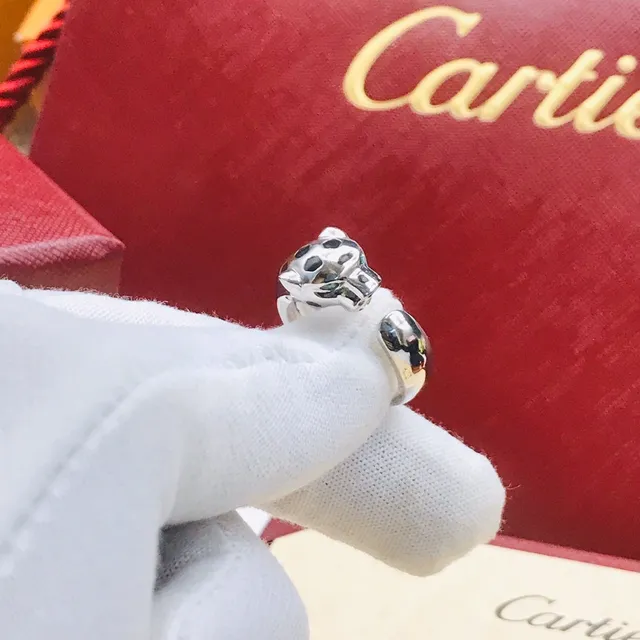 Cartier Bague à bande ouverte avec motif de tête de panthère noire en or 5