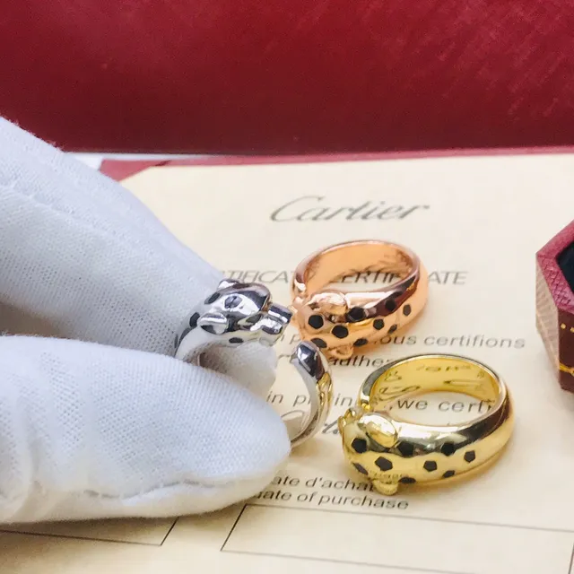 Cartier Bague à bande ouverte avec motif de tête de panthère noire en or 6