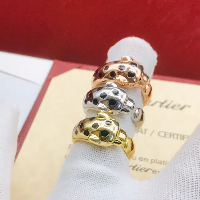 Cartier Bague à bande ouverte avec motif de tête de panthère noire en or 8