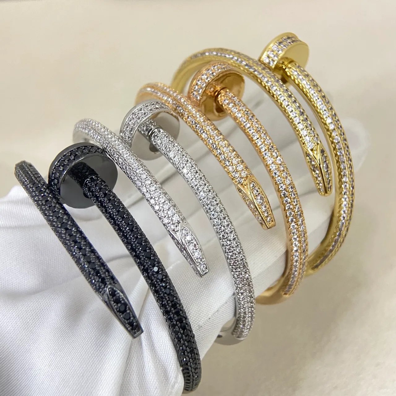 Cartier Juste un Clou Bracelet or et argent en forme de clou pavé 2