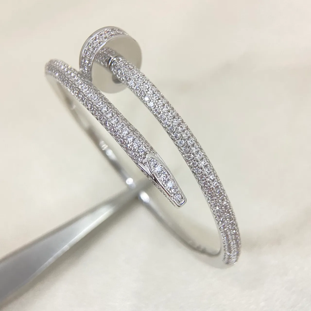 Cartier Juste un Clou Bracelet or et argent en forme de clou pavé 5
