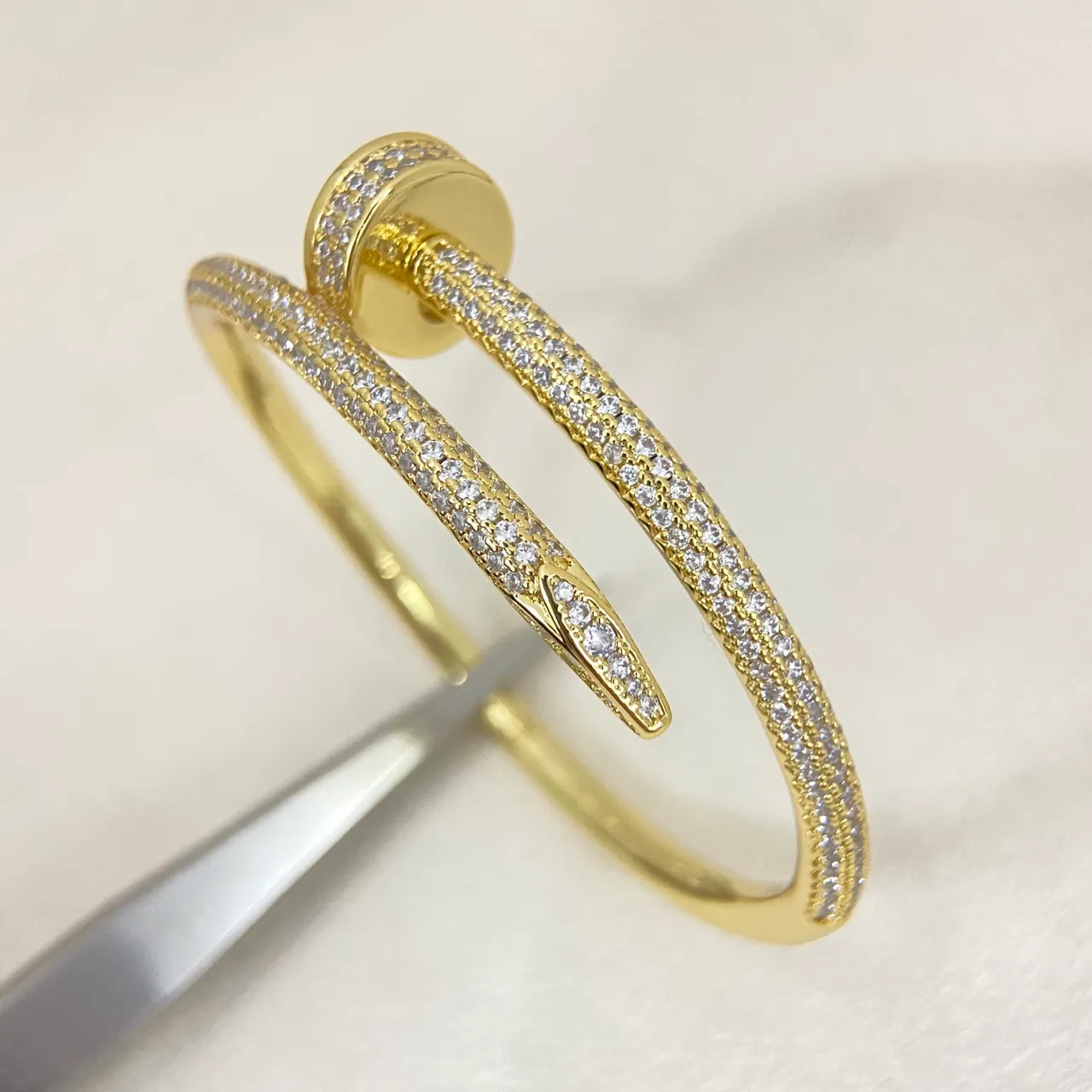 Cartier Juste un Clou Bracelet or et argent en forme de clou pavé 6