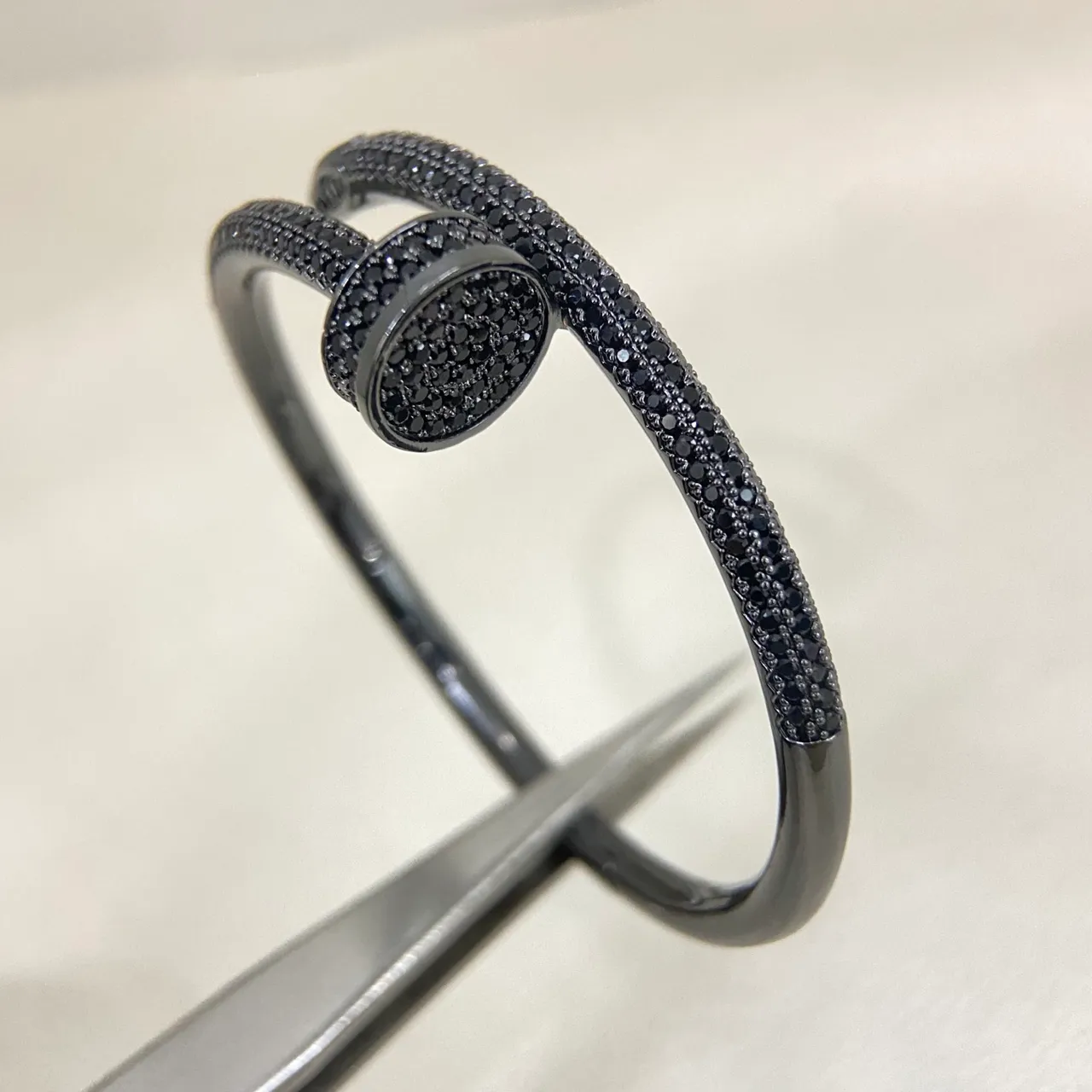 Cartier Juste un Clou Bracelet or et argent en forme de clou pavé 8