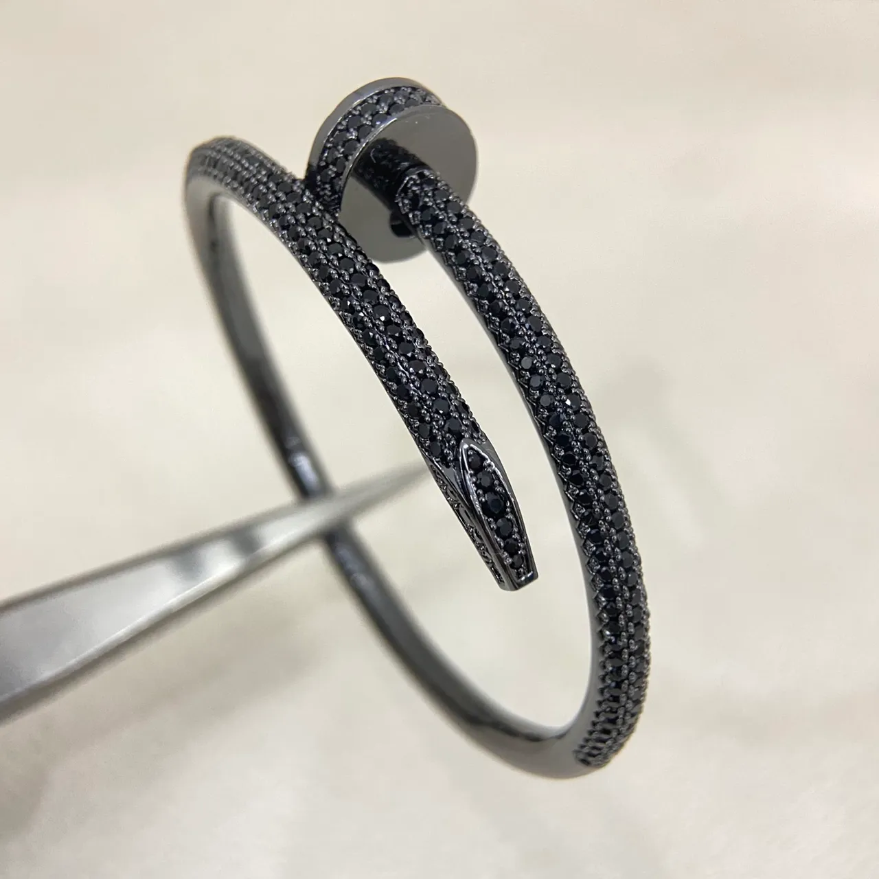 Cartier Juste un Clou Bracelet or et argent en forme de clou pavé 9