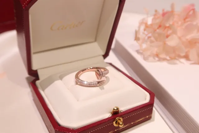Cartier Juste un Clou Bague en or et argent Pavé-Diamond motif clou 4