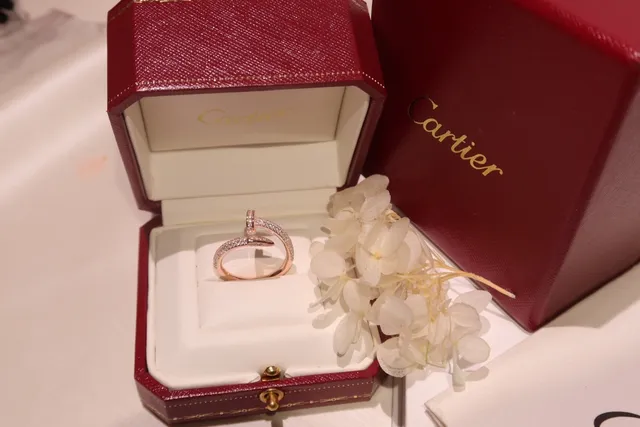 Cartier Juste un Clou Bague en or et argent Pavé-Diamond motif clou 6