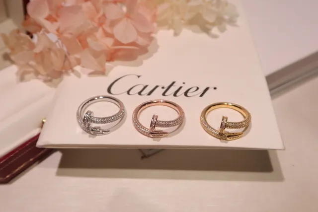 Cartier Juste un Clou Bague en or et argent Pavé-Diamond motif clou 9