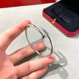 Cartier Juste un Clou Brazalete Abierto de Plata Pulida con Cabeza de Clavo