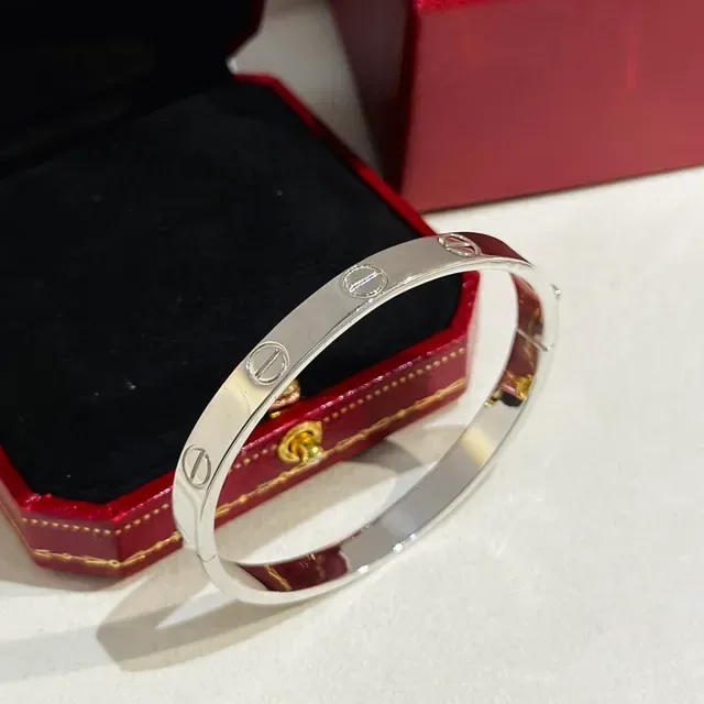 سوارة Cartier Love مصقولة فضة وذهبي مفصلية بموتيف براغي سوارات 2